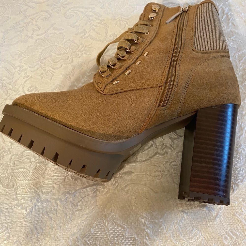 🛍Women’s Wild Diva shoes Tan Chunky Heels Sizes: 8.5 💥 - Picture 6 of 6
